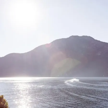 Lenno Apartment, Period Located On The Lake Sleeps 8 By Italian Appartement *