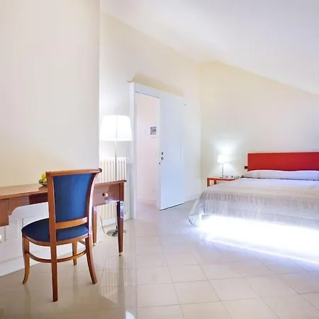 Lenno Apartment, Period Located On The Lake Sleeps 8 By Italian Appartement Tremezzo