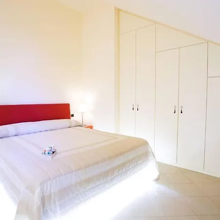 Lenno Apartment, Period Located On The Lake Sleeps 8 By Italian