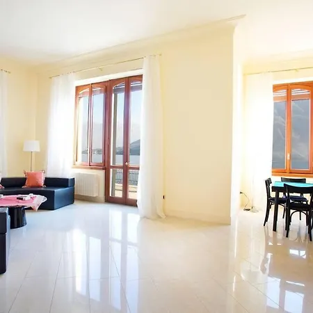 Lenno Apartment, Period Located On The Lake Sleeps 8 By Italian * Tremezzo