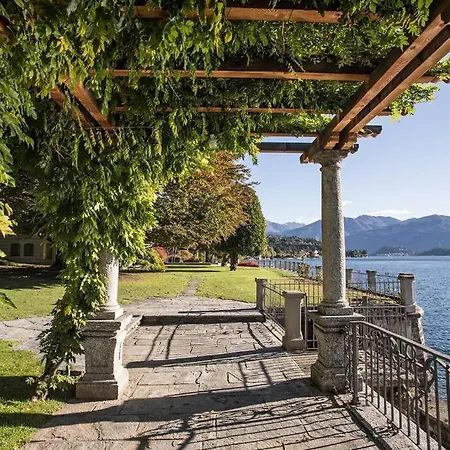 Lenno Apartment, Period Located On The Lake Sleeps 8 By Italian Tremezzo