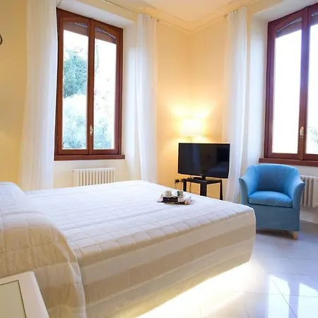 Lenno Apartment, Period Located On The Lake Sleeps 8 By Italian Appartement Tremezzo