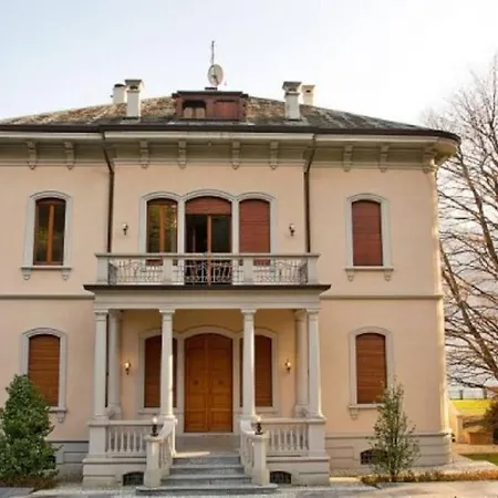 Lenno Apartment, Period Located On The Lake Sleeps 8 By Italian Appartement Tremezzo