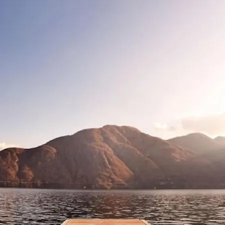 Lenno Apartment, Period Located On The Lake Sleeps 8 By Italian Tremezzo