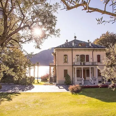 Lenno Apartment, Period Located On The Lake Sleeps 8 By Italian Appartement *
