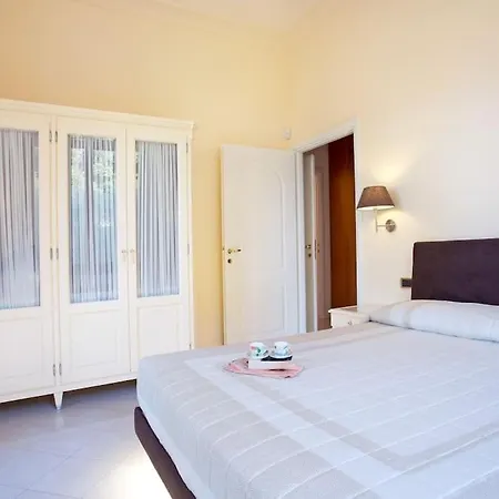 Appartamento Lenno Apartment, Period Located On The Lake Sleeps 8 By Italian Tremezzo