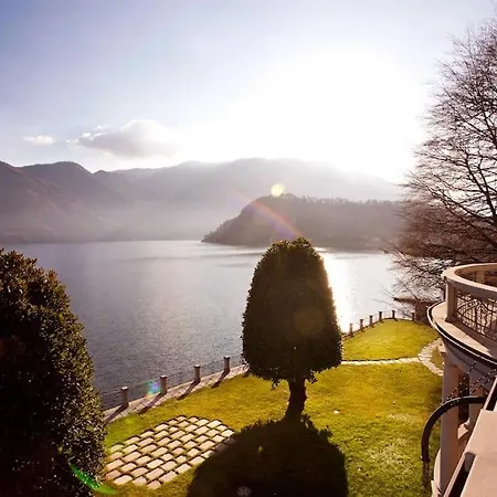 Lenno Apartment, Period Located On The Lake Sleeps 8 By Italian Tremezzo