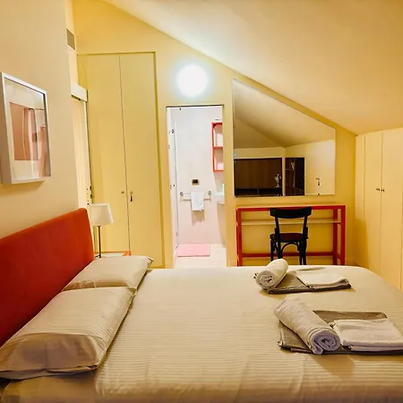 Apartment Lenno Apartment, Period Located On The Lake Sleeps 8 By Italian *