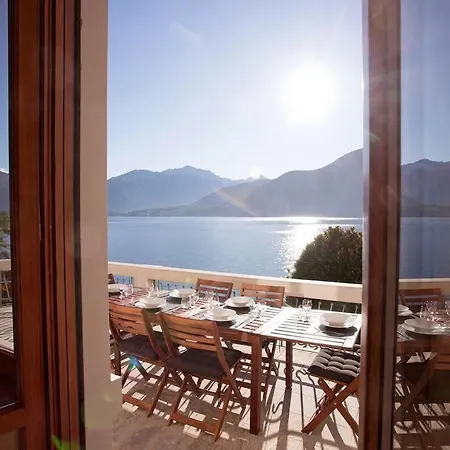 Apartment Lenno Apartment, Period Located On The Lake Sleeps 8 By Italian Tremezzo