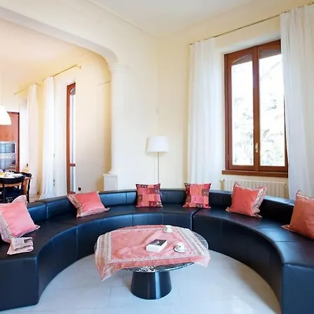Lenno Apartment, Period Located On The Lake Sleeps 8 By Italian Tremezzo